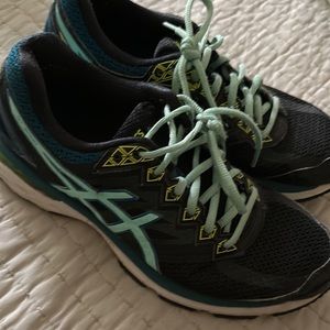 ASICS women’s running shoes